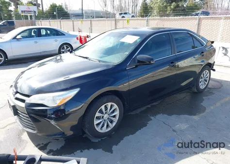 2017 Toyota Camry Le z USA, uszkodzony, nr VIN 4T1BF1FK3HU374074